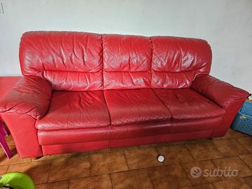 DIVANO IN PELLE