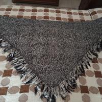 Scialle intrecciato con frange