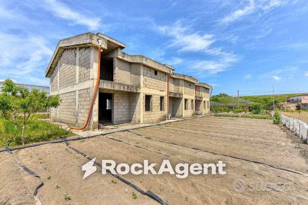 Rustico / Casale di 393 m² con 3 locali a Angri - Vista 2