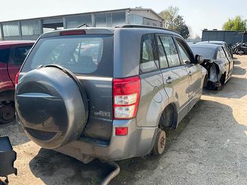 Suzuki Grand Vitara del 2009 al 2015 per ricambi