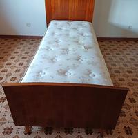 letto con griglia e materasso