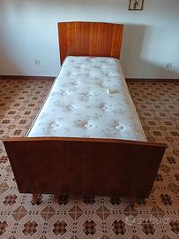 letto con griglia e materasso