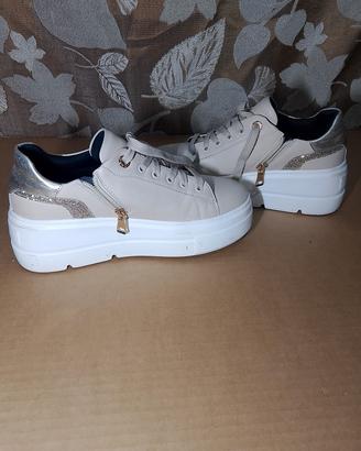 💎 Sneakers Queen Helena 