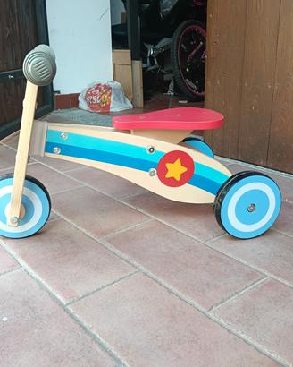 triciclo in legno