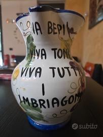 Brocca da vino in ceramica con frase in veneto