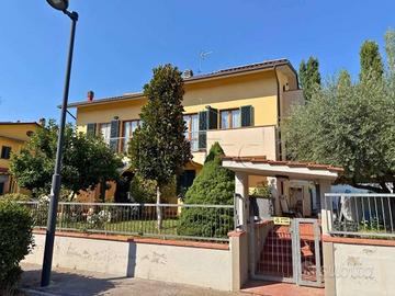 Appartamento di 240 m² con 5 locali e box auto a U