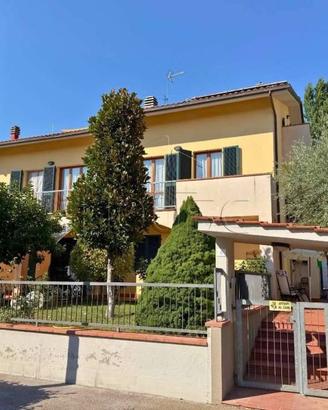 Appartamento di 240 m² con 5 locali e box auto a U