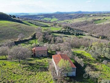 Rustico / Casale di 200 m² con 2 locali e box auto