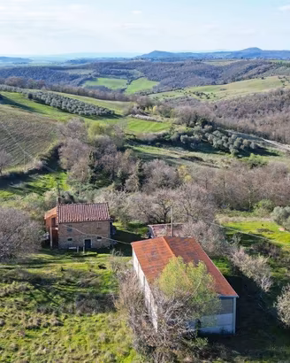 Rustico / Casale di 200 m² con 2 locali e box auto
