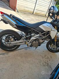 aprilia dorsoduro 