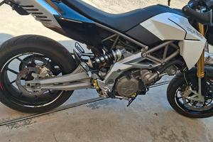 aprilia dorsoduro 