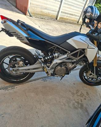 aprilia dorsoduro 