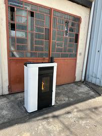 Stufa pellet 9 kW CANALIZZATA marca MAROCCHI