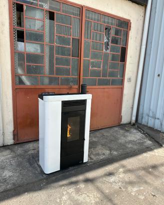 Stufa pellet 9 kW CANALIZZATA marca MAROCCHI