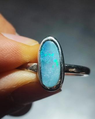 Anello in argento con opale