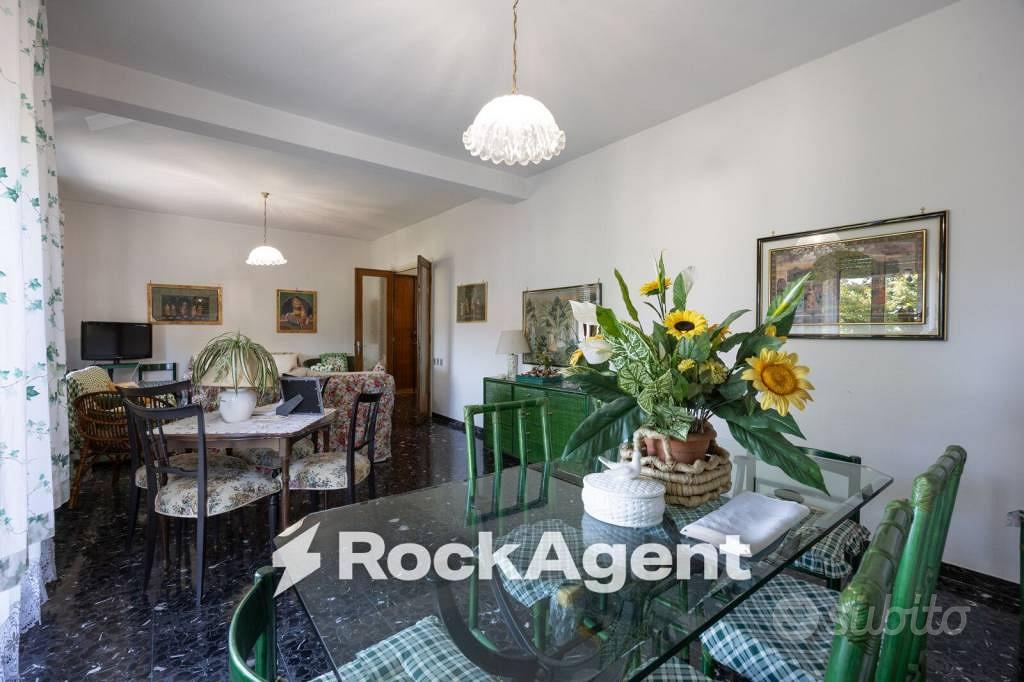 Appartamento di 183 m² con 5 locali e box auto a L