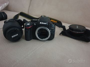 Nikon D5100 + obbiettivo e Grandangolo