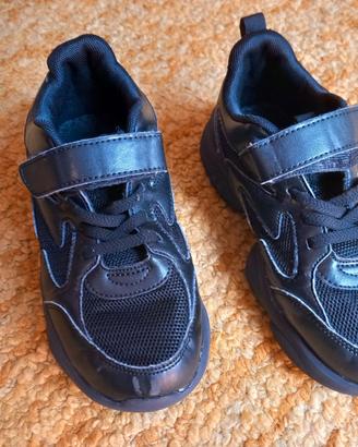 Scarpe da ginnastica nere n. 34