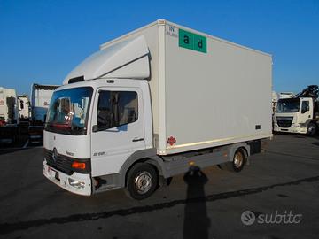 Mercedes Atego 815 Furgone Isolato