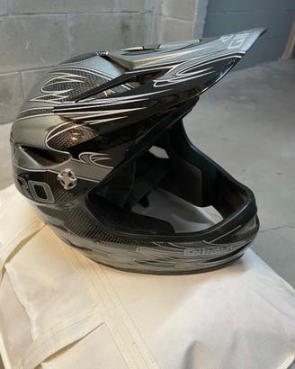 Casco e protezioni bici da discesa - downhill