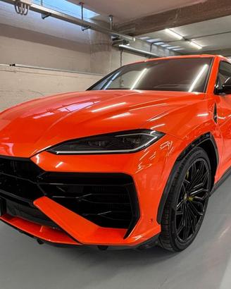 LAMBORGHINI Urus 4.0 SE vettura ufficiale