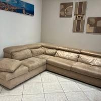 divano angolare in perfette condizioni 