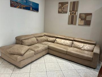 divano angolare in perfette condizioni 