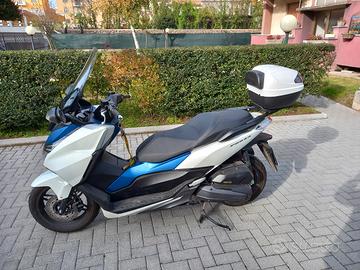 Scooter HONDA FORZA 125 - € 2800