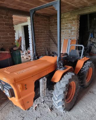 Trattore agricolo Goldoni serie 230