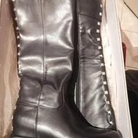 stivali alti donna con borchie 