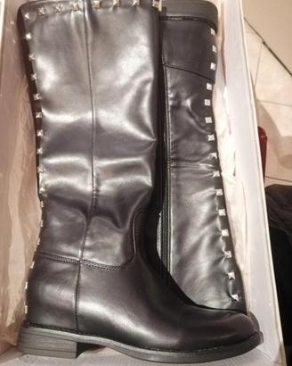 stivali alti donna con borchie 