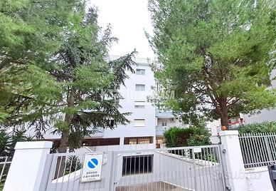 Ampio quadrivani con box auto!