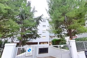 Ampio quadrivani con box auto!