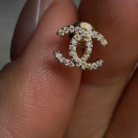 Orecchini dorati eleganti