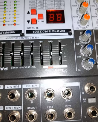 Mixer audio design+valigia