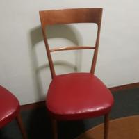 2 Sedie in legno e finta pelle