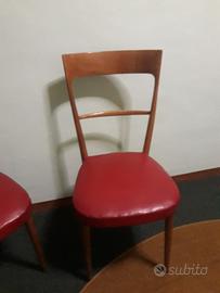 2 Sedie in legno e finta pelle