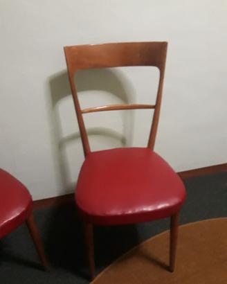 2 Sedie in legno e finta pelle