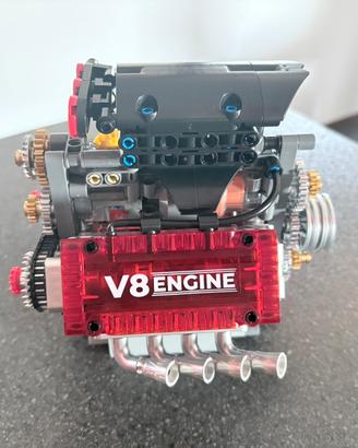 Modello in scala motore V8