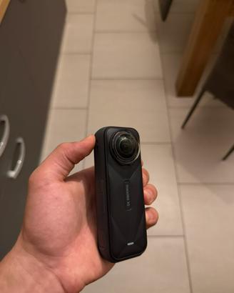 Insta360 x5 8k ultimo modello + kit moto + micro