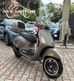 Vespa GTS 300 SUPER TECH 01/24 KM.8797 ACCESSORIAT