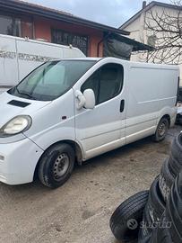 Opel Vivaro 1.9 CDTI Furgone con problemi al motor