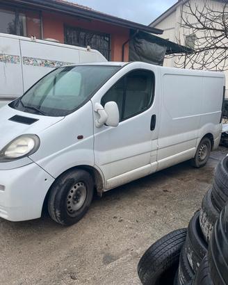 Opel Vivaro 1.9 CDTI Furgone con problemi al motor
