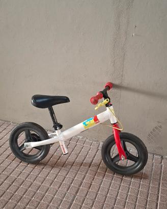 bicicletta senza pedali 