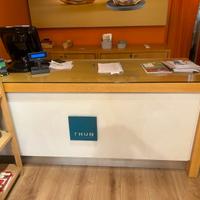 Arredamento negozio Thun