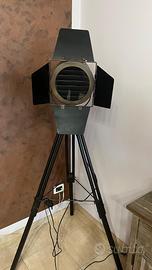 Lampada a terra priettore cinema stile industrial