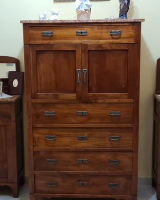 Trittico formato da segreté e due comodini