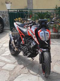 KTM DUKE 125 x  REALIZZO NON TRATTABILE 