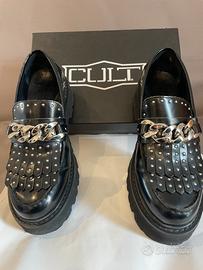 Mocassini Cult neri con catene e borchie platform
