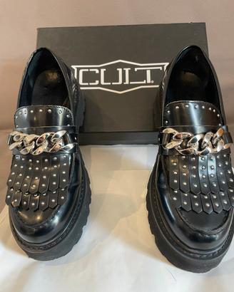 Mocassini Cult neri con catene e borchie platform